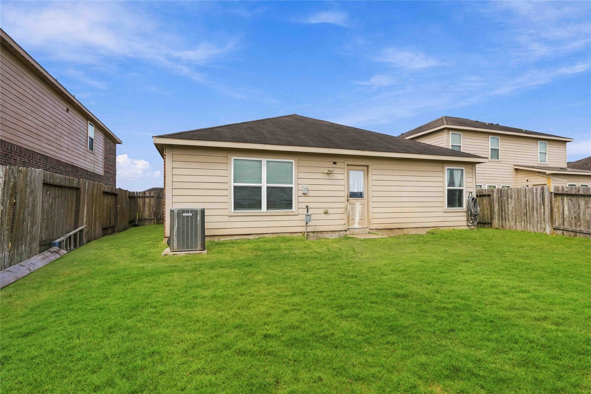 9415 Grand Spark Drive, Rosharon, TX 77583 9415 Grand Spark Drive, Rosharon, TX 77583