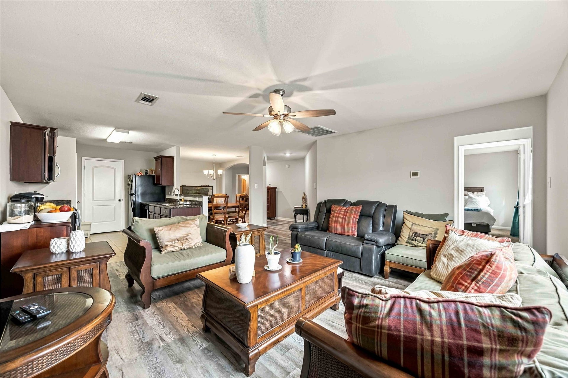 9415 Grand Spark Drive, Rosharon, TX 77583 9415 Grand Spark Drive, Rosharon, TX 77583