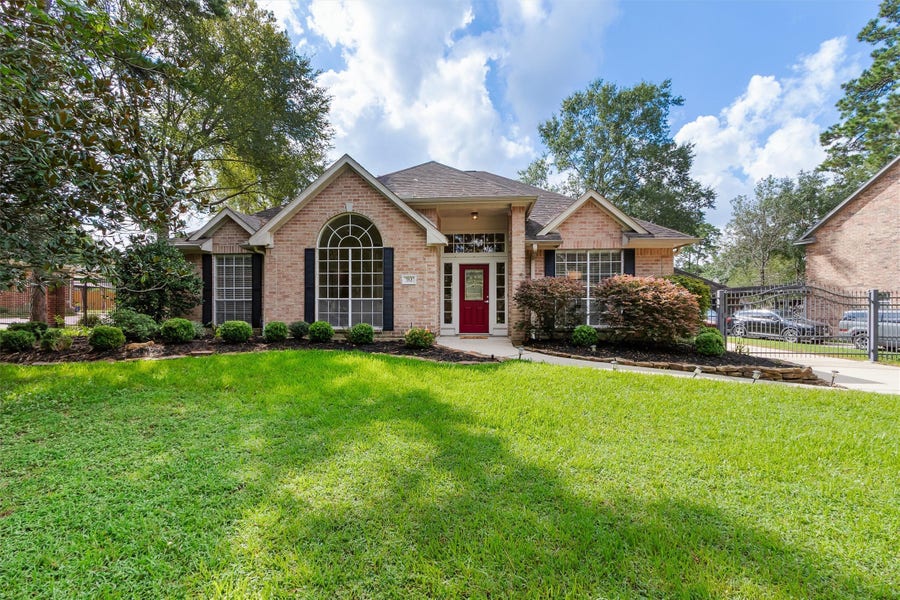 Property photo for 712 Forest Lane Drive, Conroe, TX