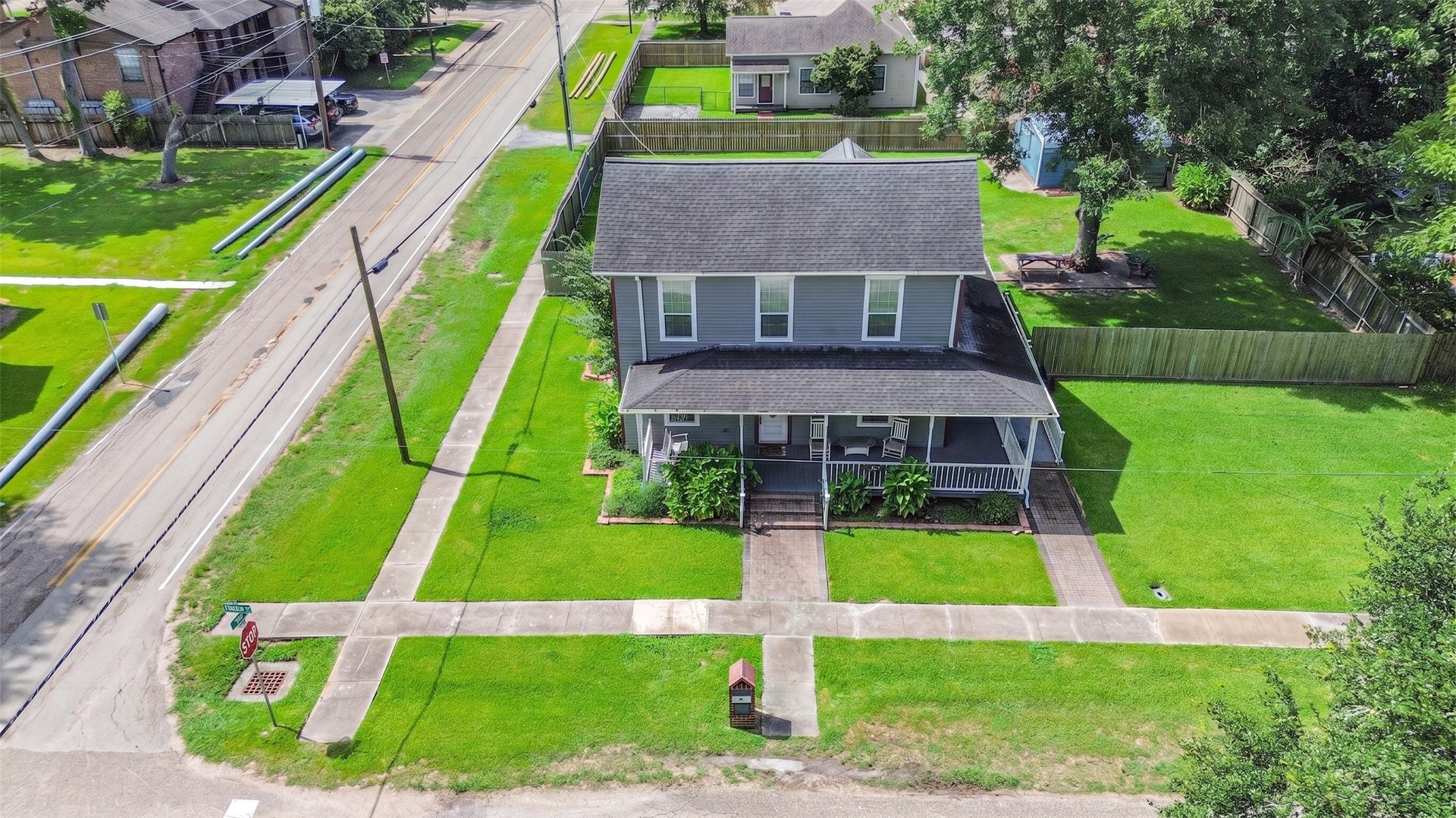 503 W Blum Street, Alvin, TX 77511 A unique property in the heart of Alvin with residential and business-use possibilities.
