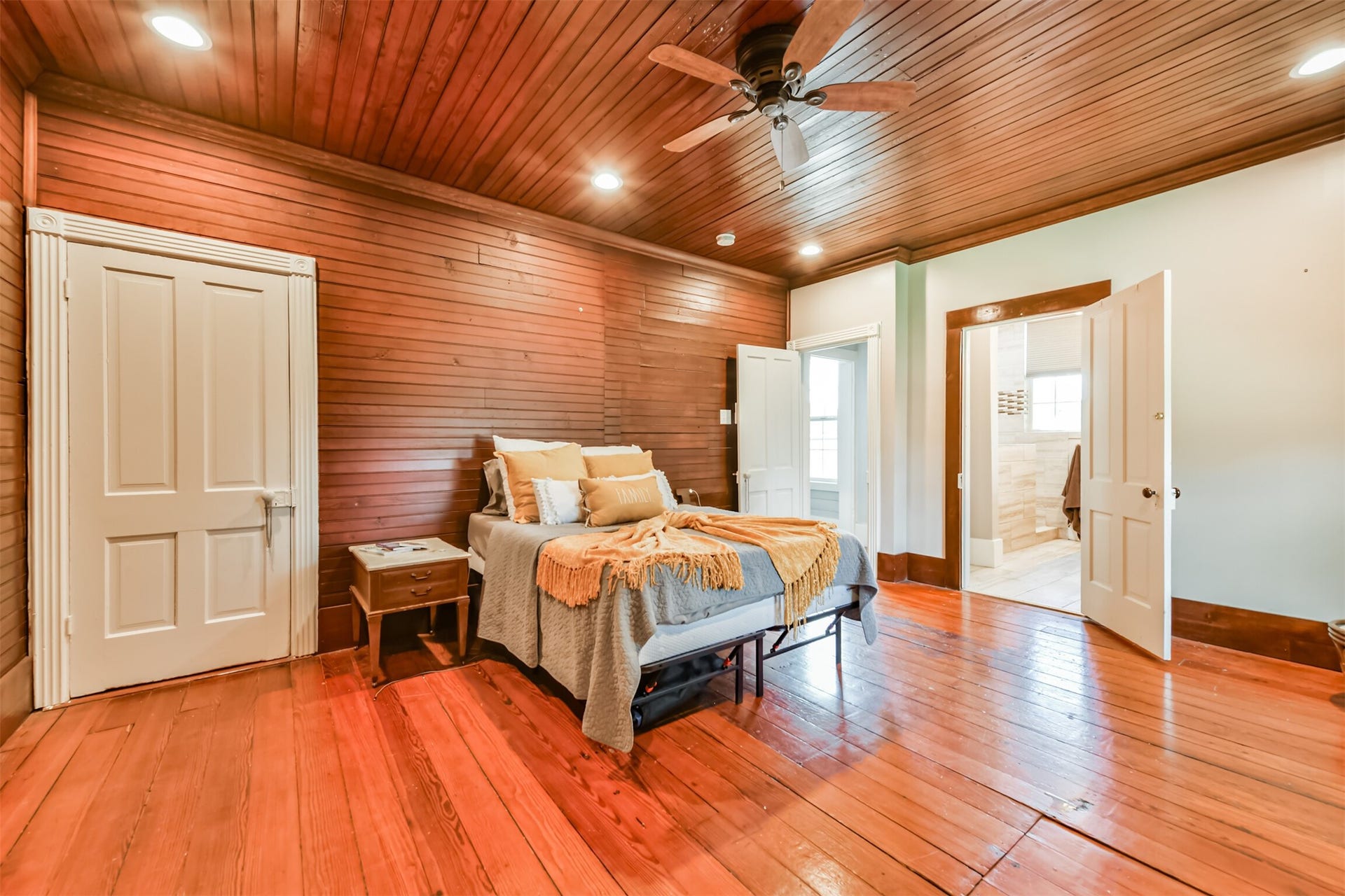 503 W Blum Street, Alvin, TX 77511 Spacious upstairs bedroom offers beautiful woodwork, hardwood flooring and plenty of room to unwind.