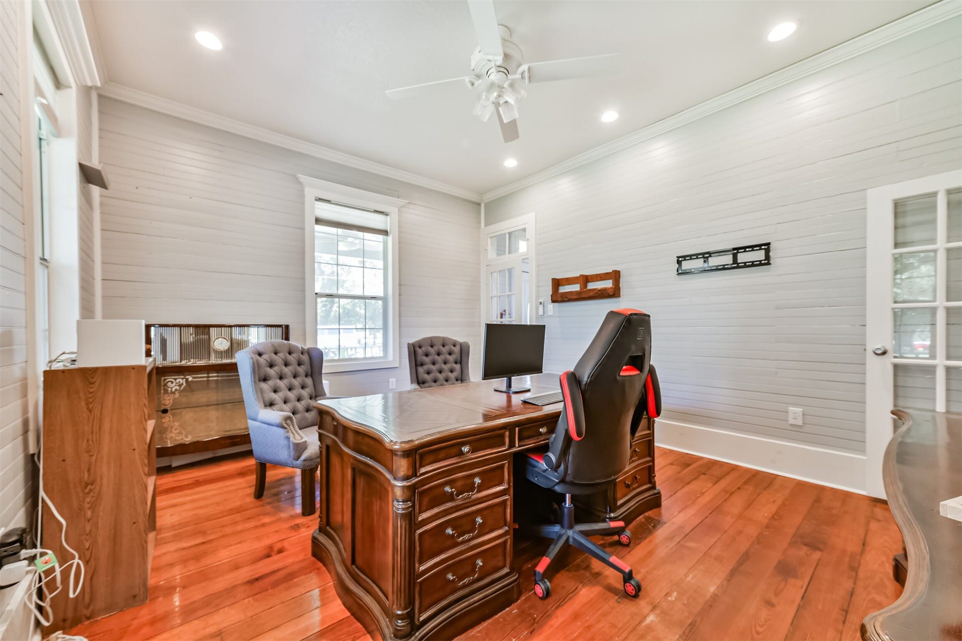 503 W Blum Street, Alvin, TX 77511 Spacious first-floor office easily adapts to a bedroom, workspace or additional living area.
