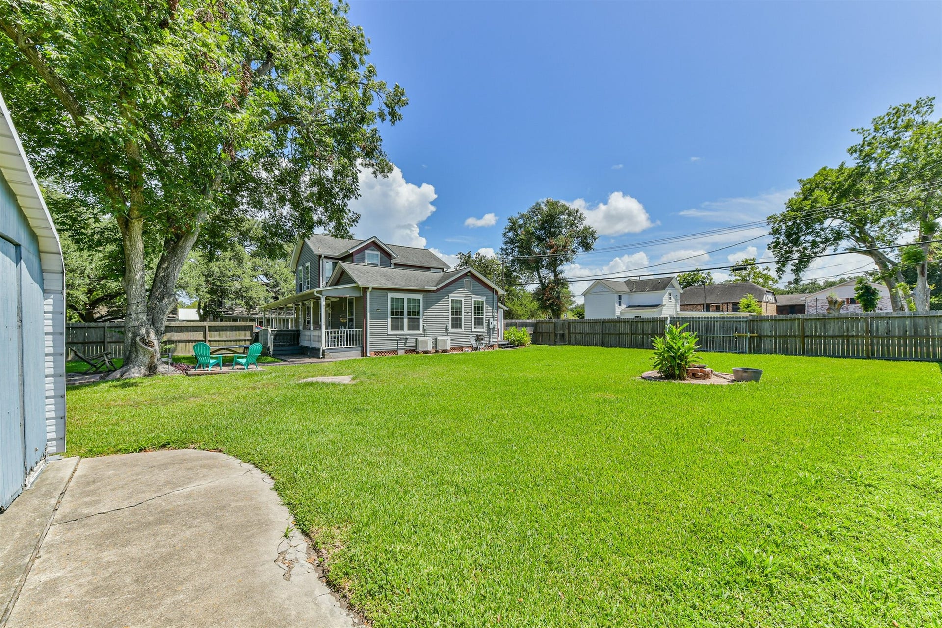 503 W Blum Street, Alvin, TX 77511 Oversized lot offers a rare amount of open green space right in the heart of Alvin.