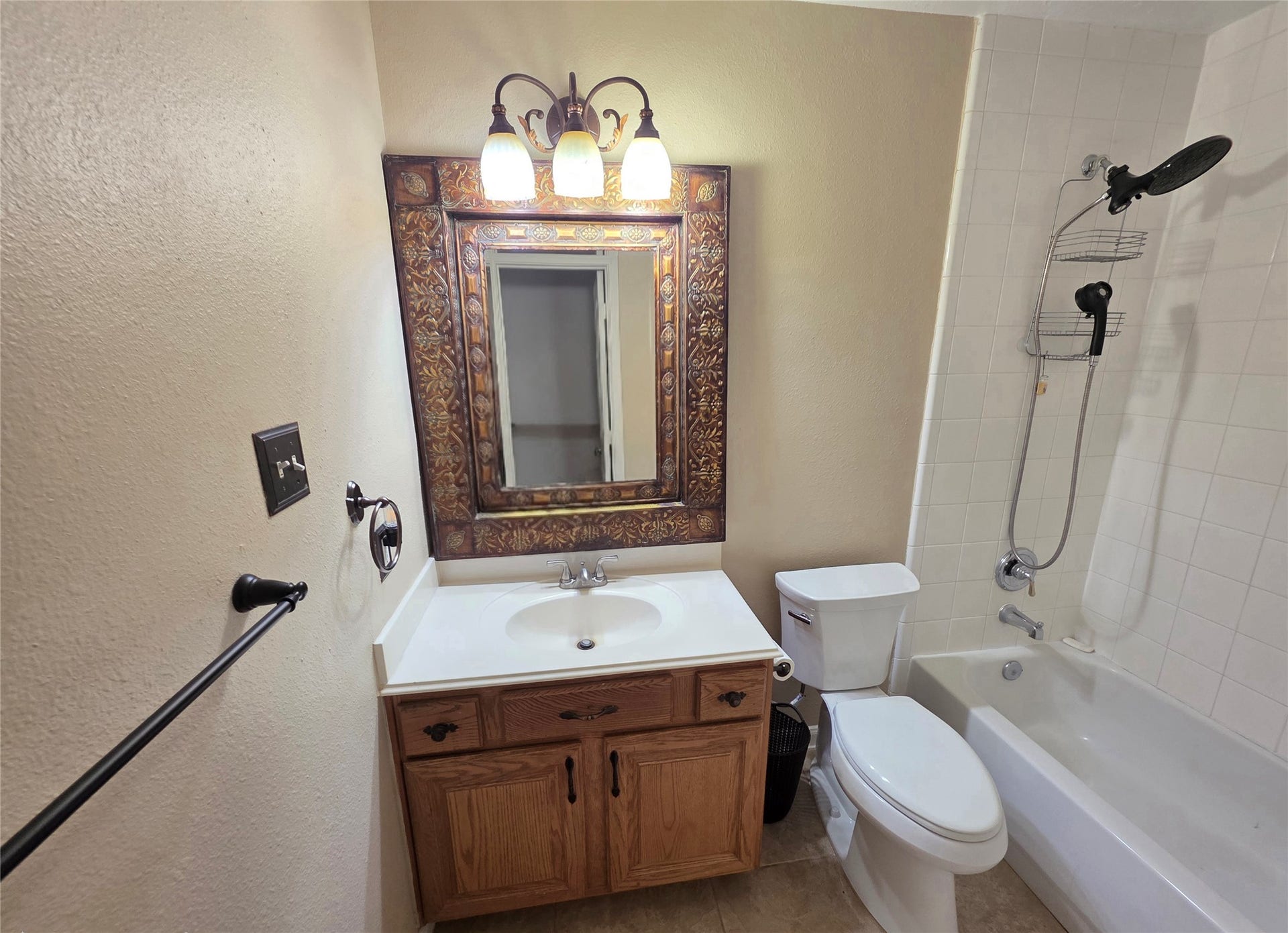 220 April Waters Drive W, Montgomery, TX 77356 Guest bath located off the hall between the two guest bedrooms