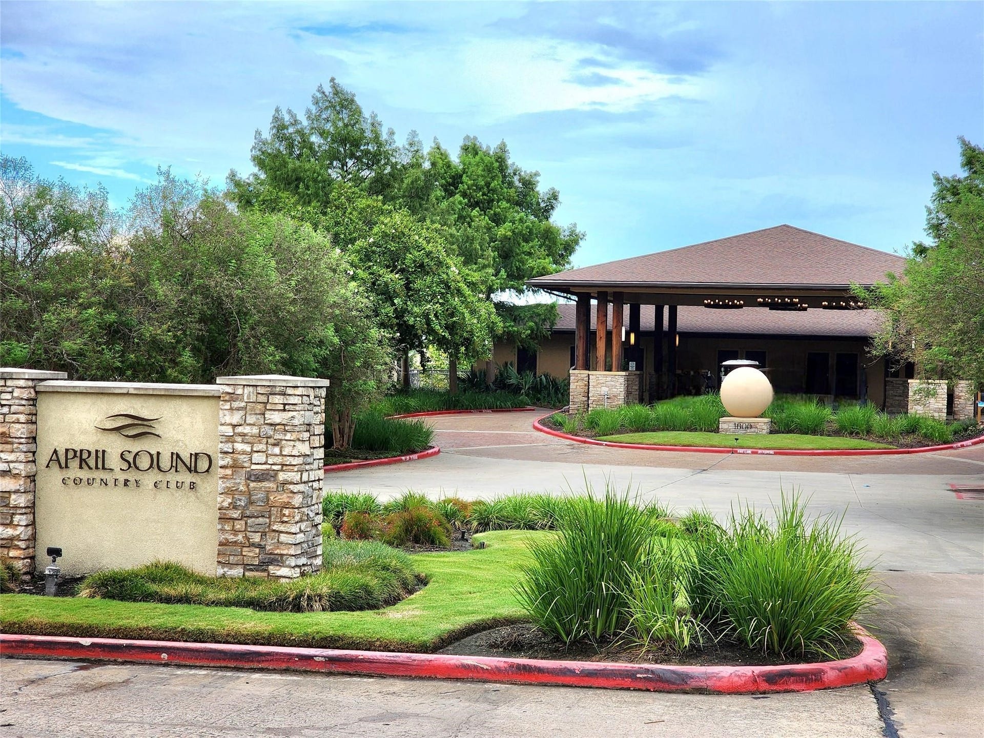220 April Waters Drive W, Montgomery, TX 77356 The beautiful April Sound Country Club with activities and amenities galore!