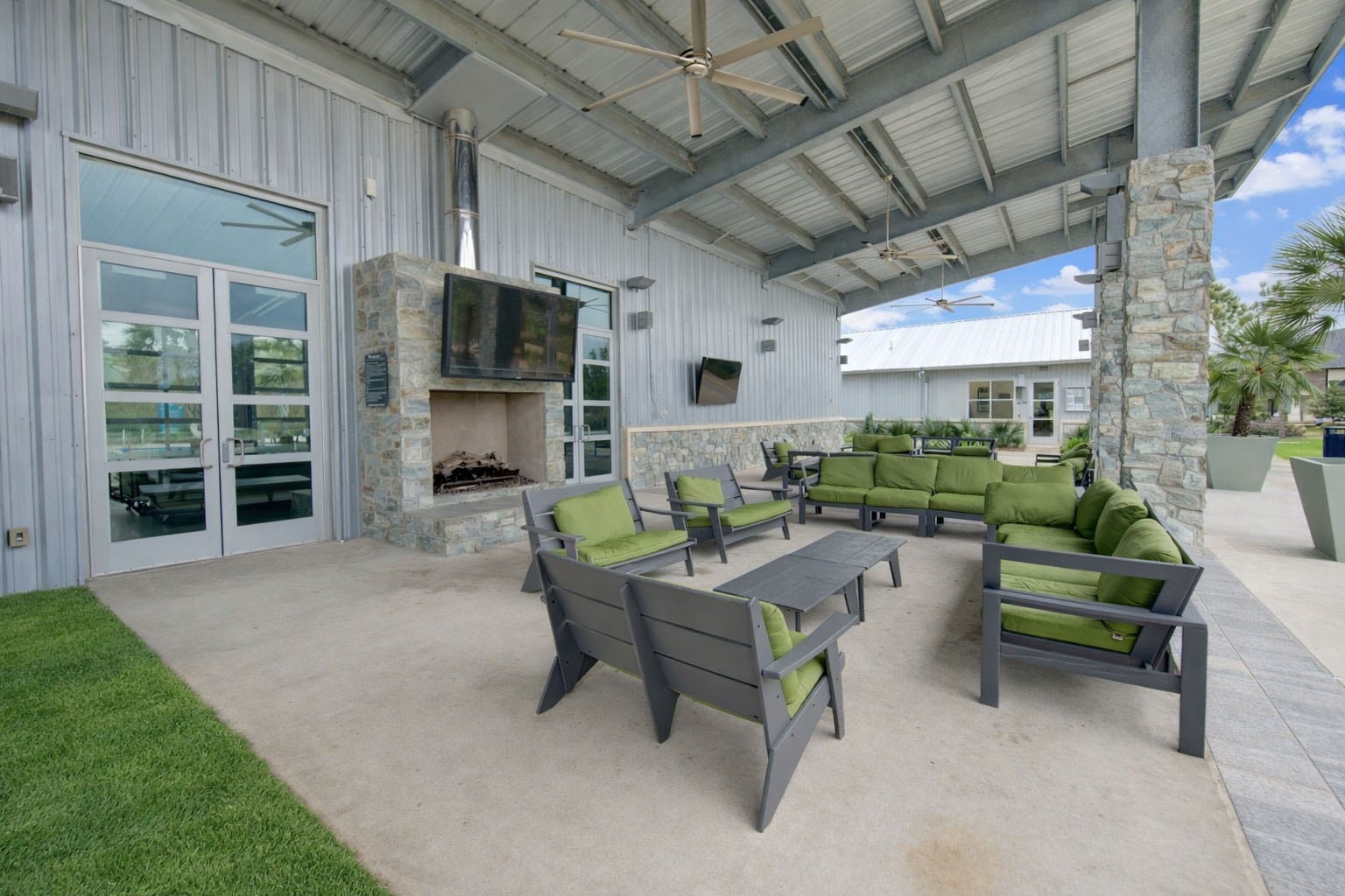 10147 Bayou Oaks Drive, Conroe, TX 77385 10147 Bayou Oaks Drive, Conroe, TX 77385