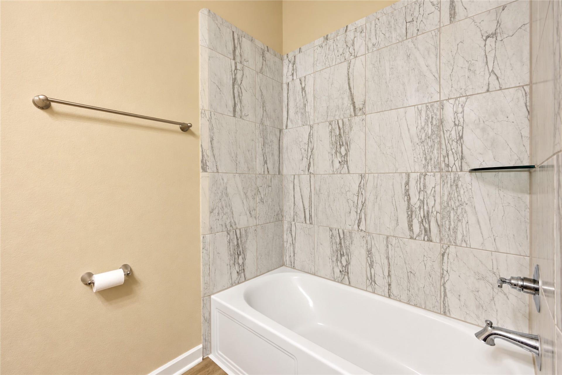 10147 Bayou Oaks Drive, Conroe, TX 77385 2nd bathroom