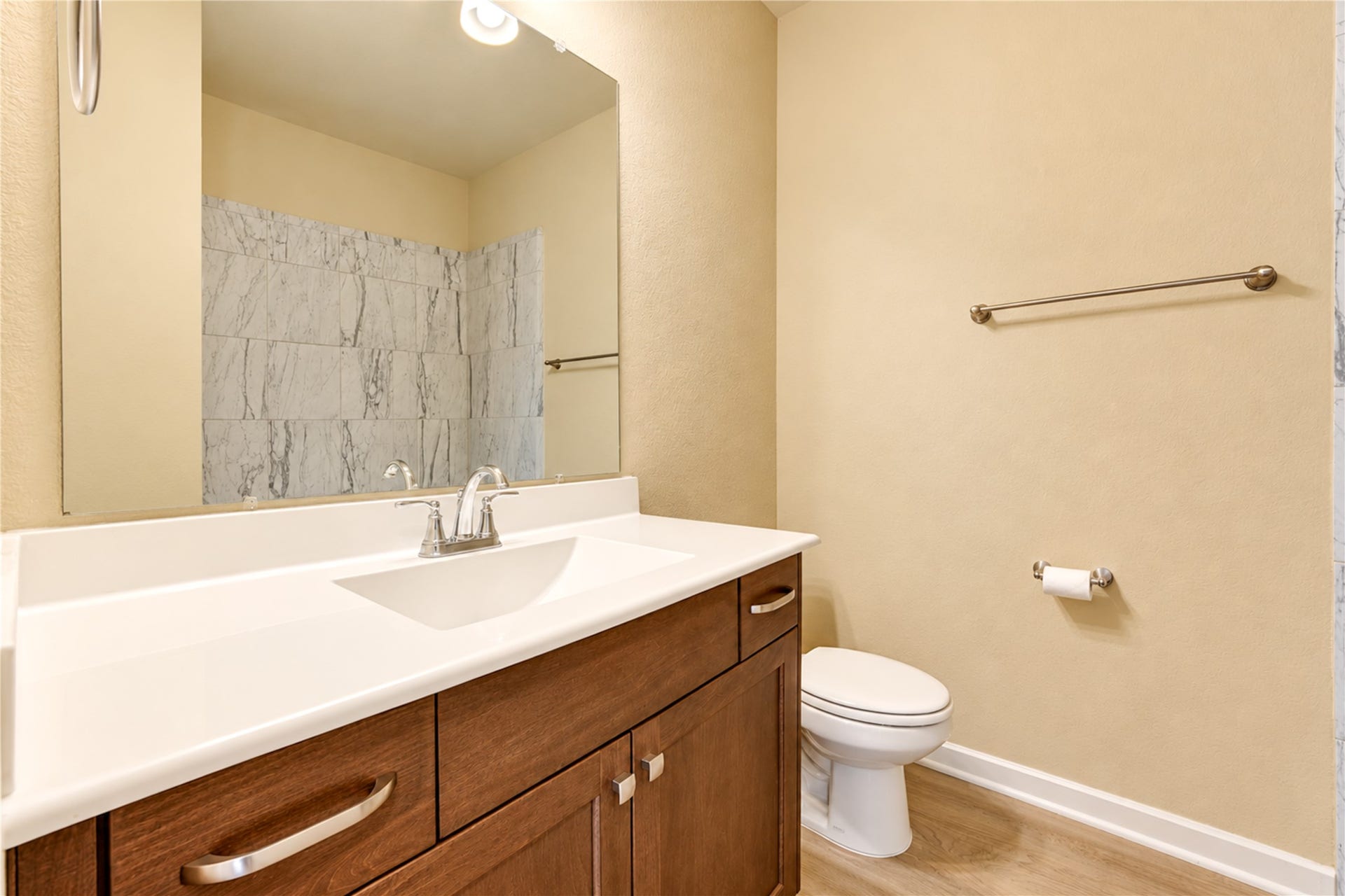 10147 Bayou Oaks Drive, Conroe, TX 77385 2nd bathroom