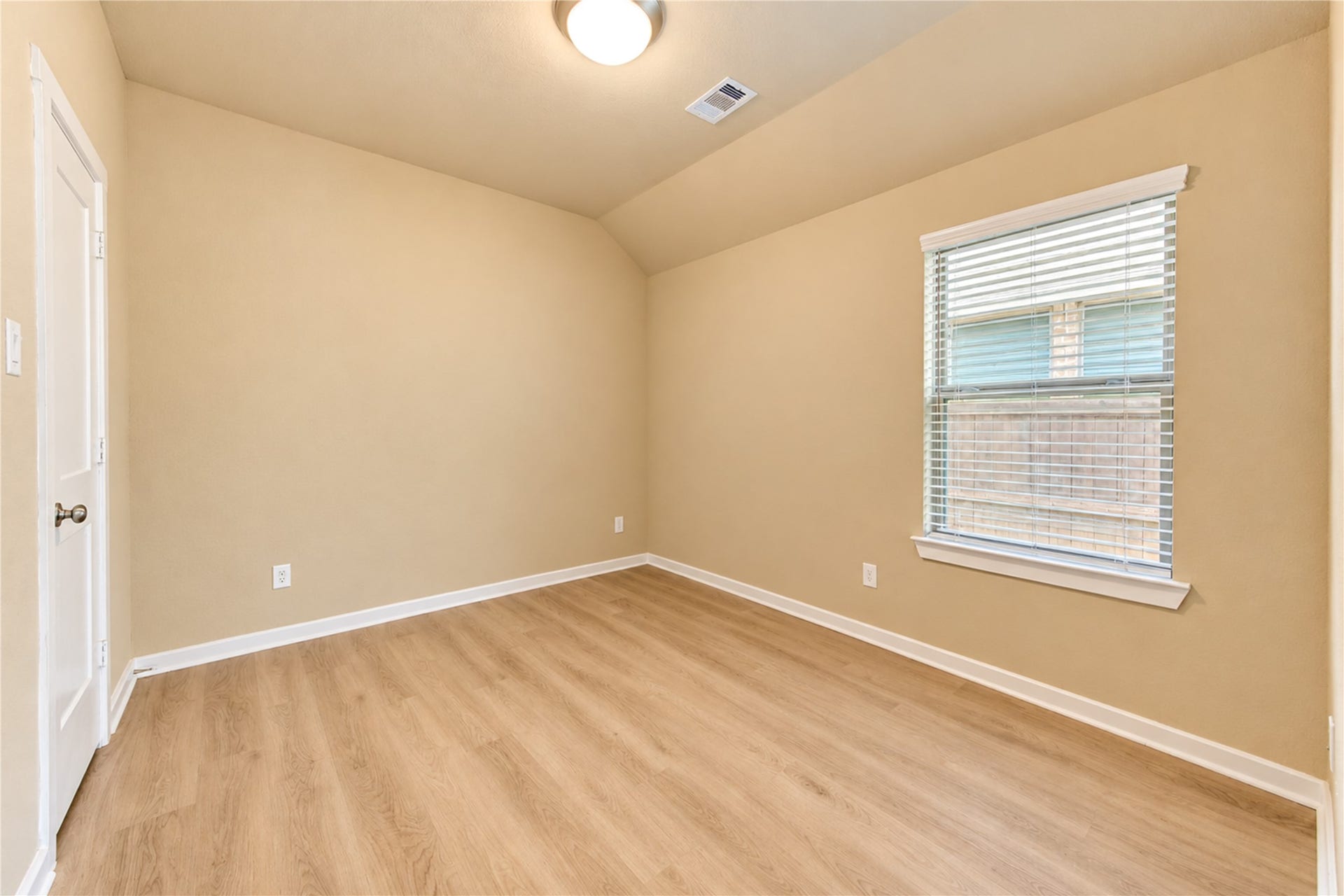 10147 Bayou Oaks Drive, Conroe, TX 77385 Bedroom