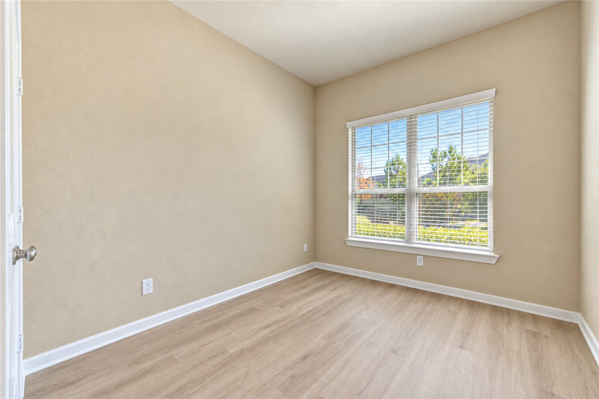 10147 Bayou Oaks Drive, Conroe, TX 77385 Bedroom