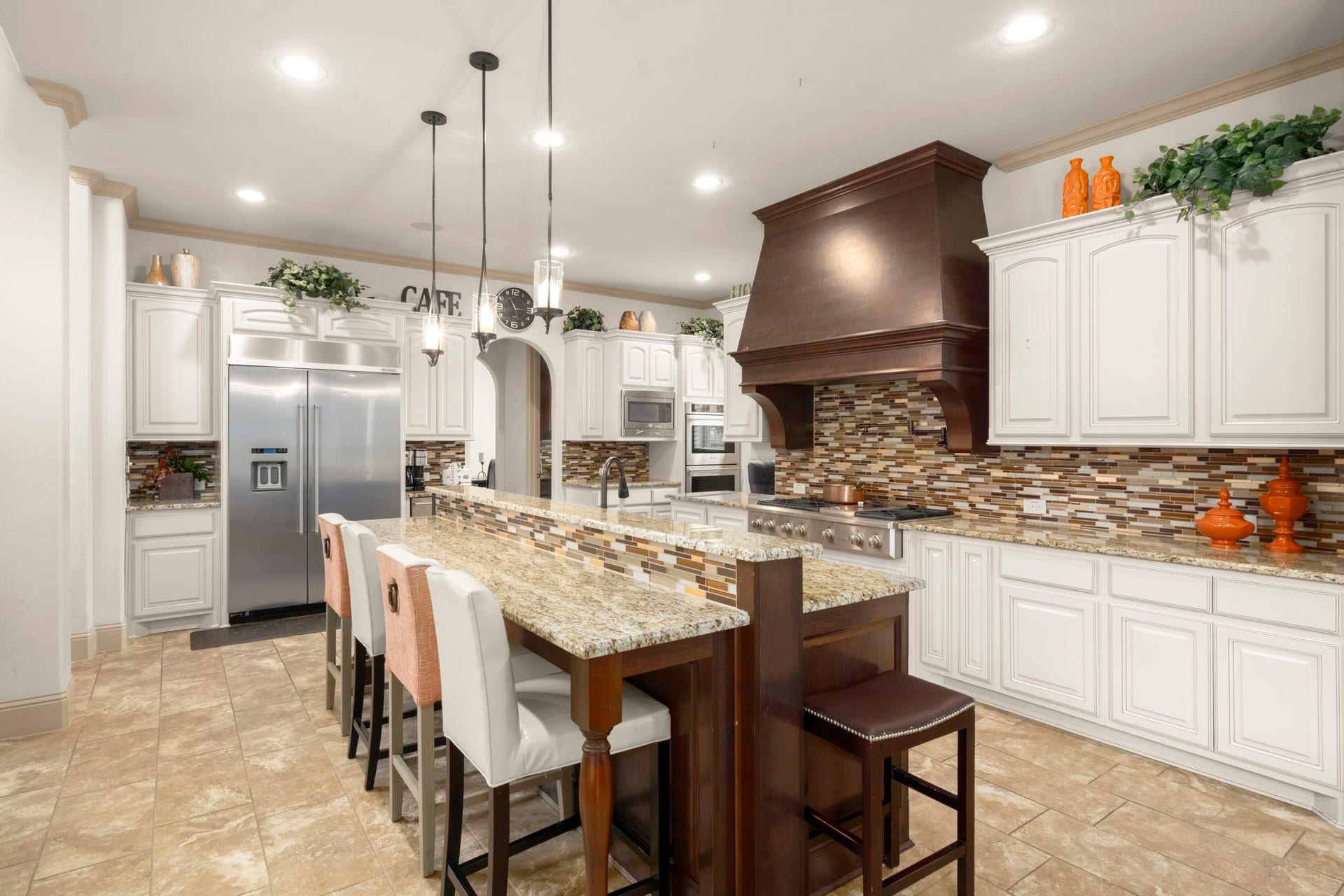 5103 Jackson Ponds Court, Sugar Land, TX 77479 This modern kitchen includes stainless steel appliances, a large island with stylish pendant lighting, a spacious breakfast bar, a walk-in pantry and a secondary kitchenette.