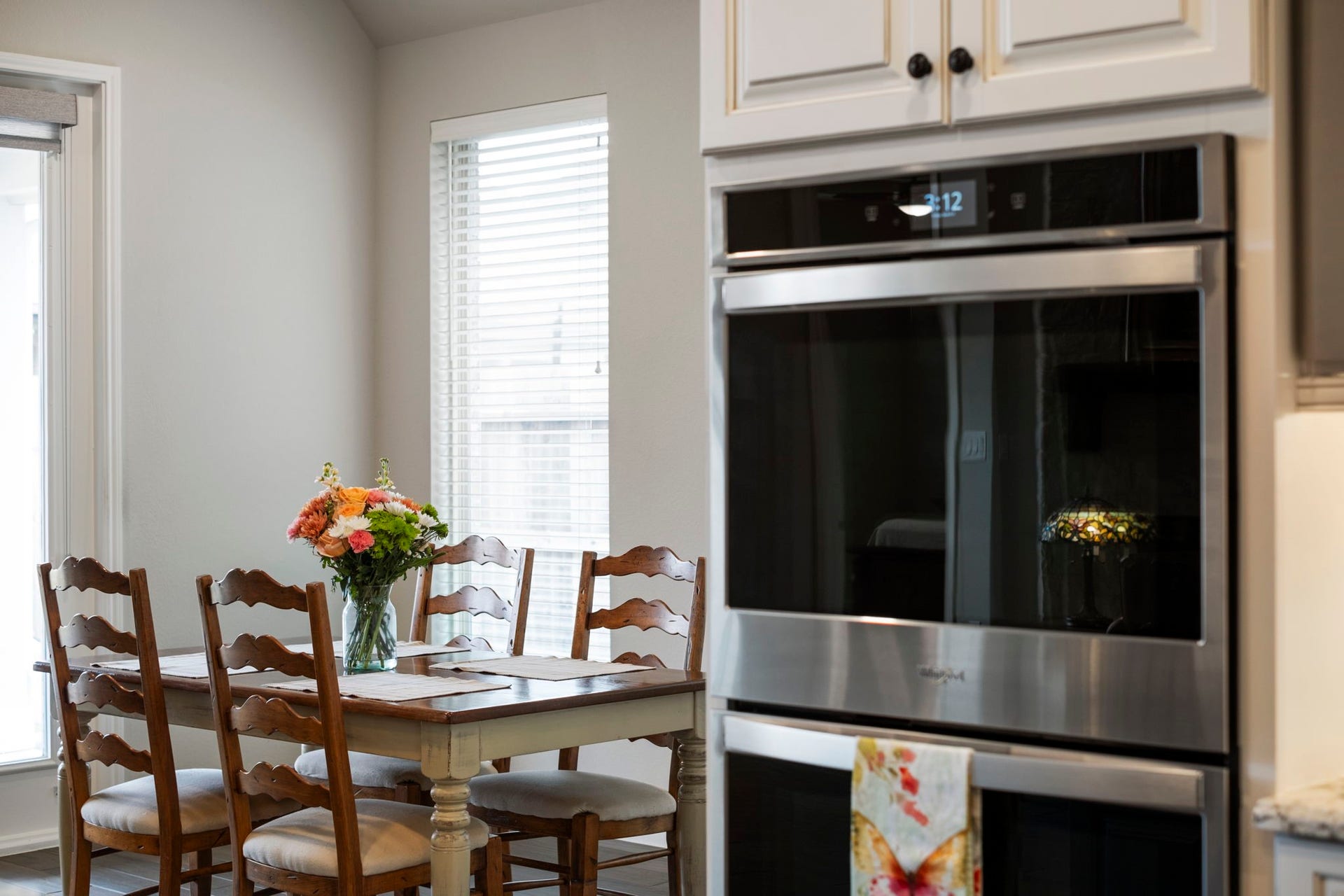 19314 Trotting Green Trail, Tomball, TX 77377 A double oven doubles the cooking capacity for those holiday meals.
