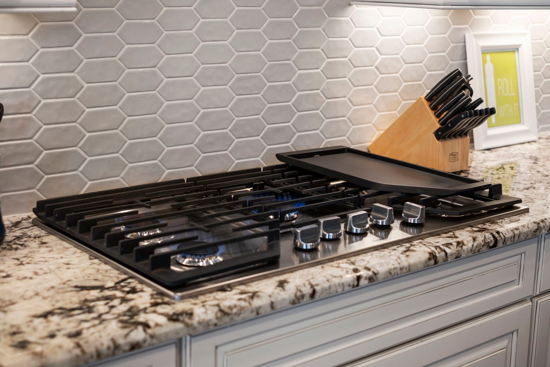 19314 Trotting Green Trail, Tomball, TX 77377 The 5 burner gas stove complete with griddle for those morning pancakes