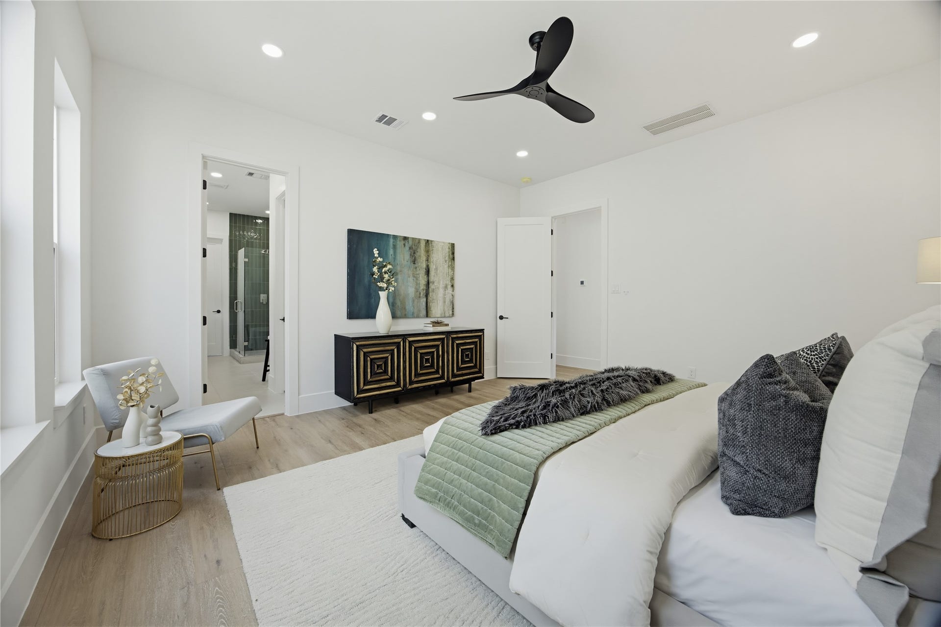 1004 E 35th Street, Houston, TX 77022 1004 E 35th Street, Houston, TX 77022