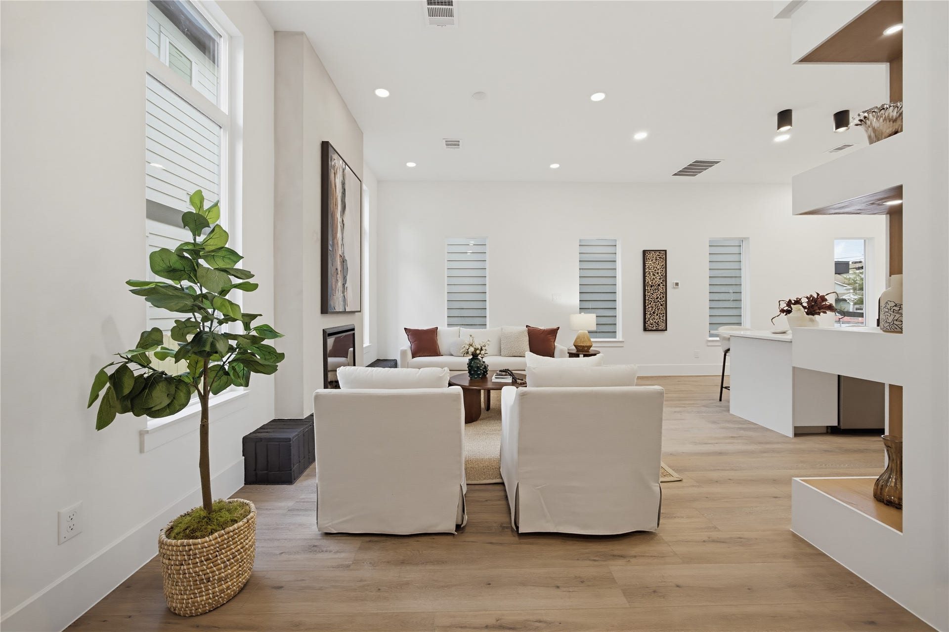 1004 E 35th Street, Houston, TX 77022 1004 E 35th Street, Houston, TX 77022