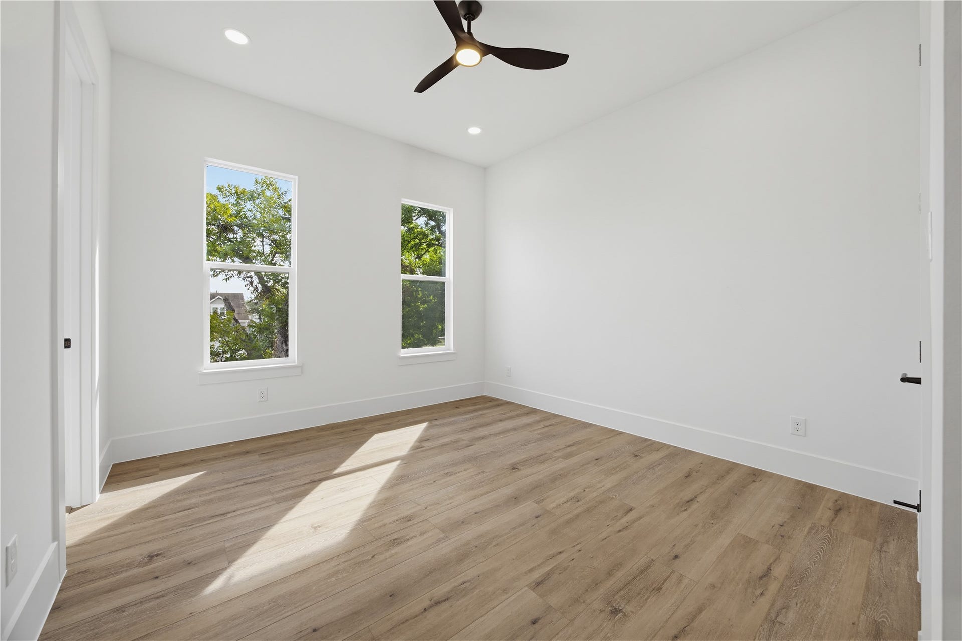 1004 E 35th Street, Houston, TX 77022 1004 E 35th Street, Houston, TX 77022