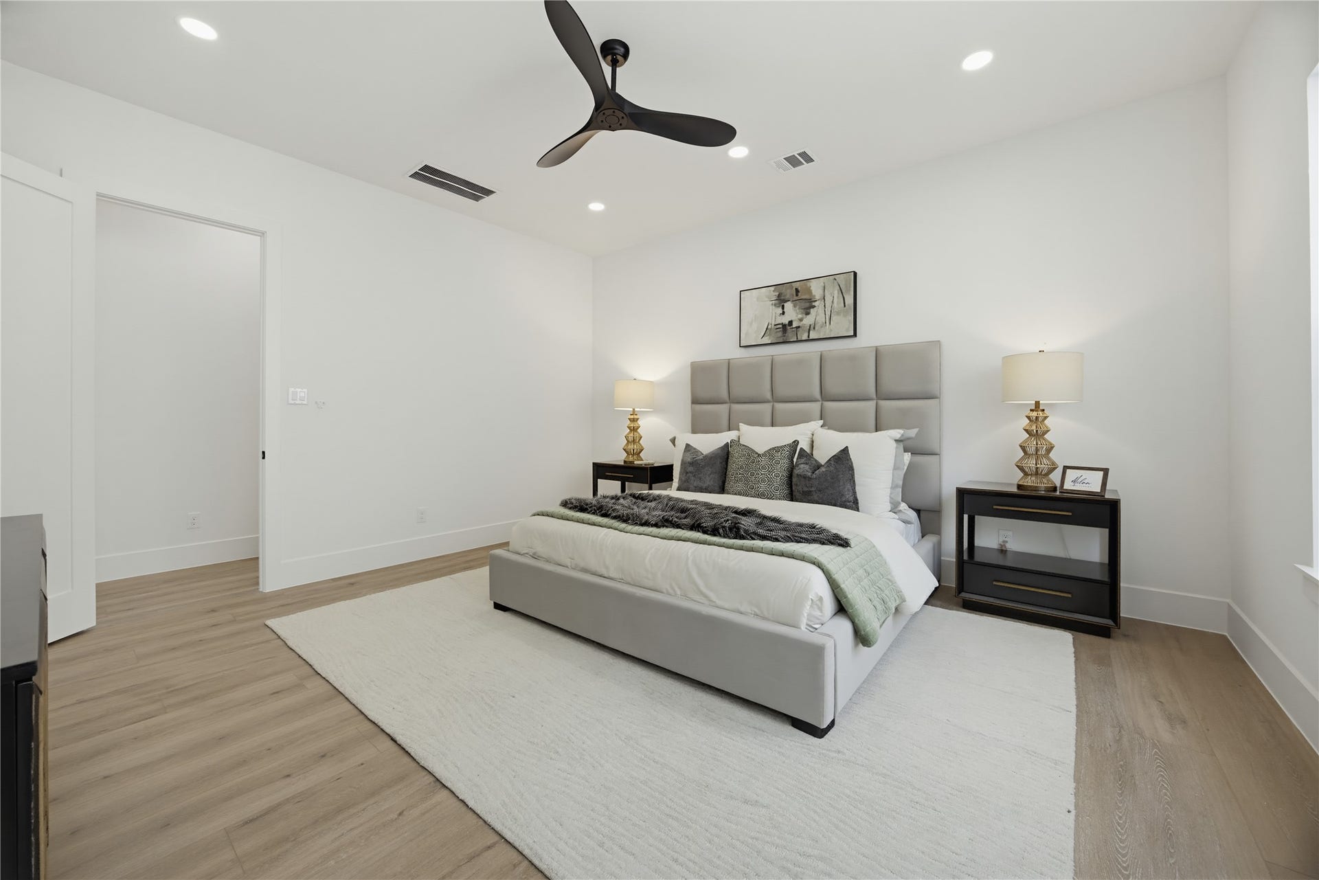 1004 E 35th Street, Houston, TX 77022 1004 E 35th Street, Houston, TX 77022