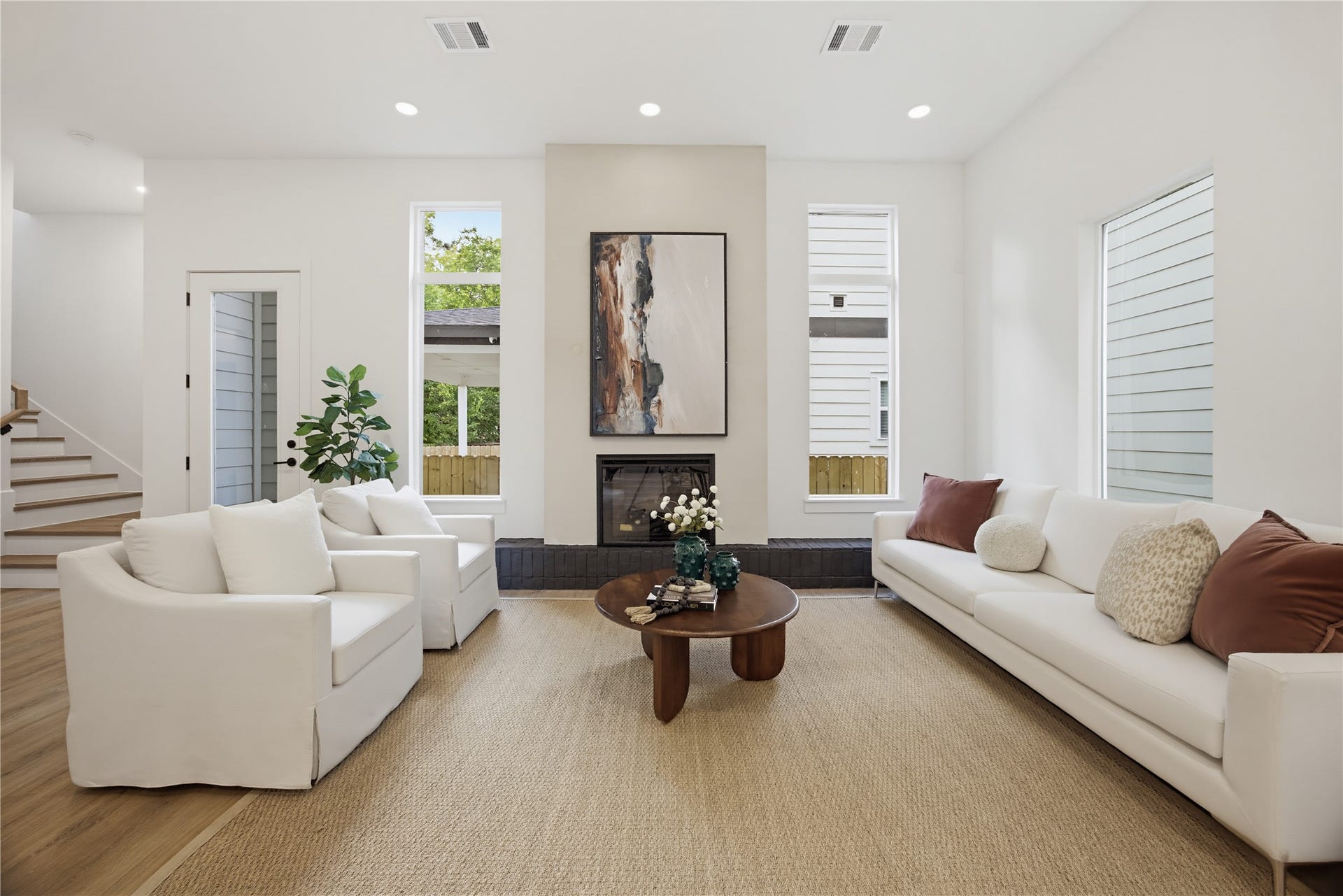 1004 E 35th Street, Houston, TX 77022 1004 E 35th Street, Houston, TX 77022