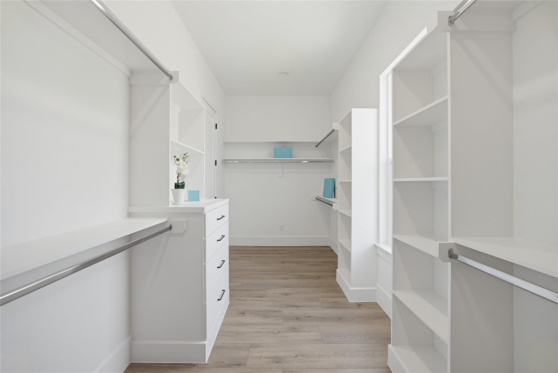 1004 E 35th Street, Houston, TX 77022 1004 E 35th Street, Houston, TX 77022