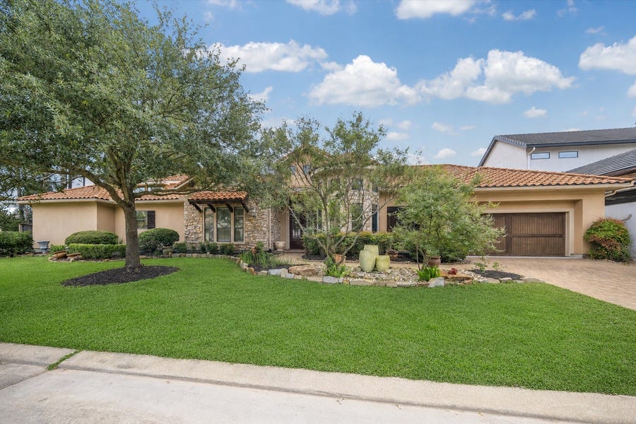 Property photo for 70 Shadow Creek Ridge Drive, Spring, TX