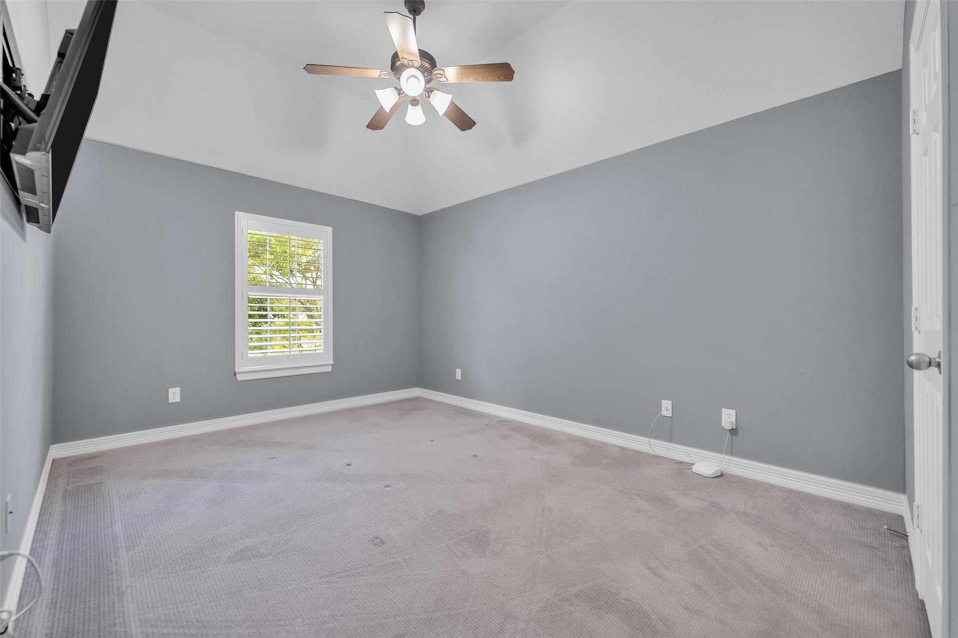 8703 Stones Throw Lane, Missouri City, TX 77459 Upstairs bedroom with carpet flooring, light-fan, walk in closet and Plantation shutters.