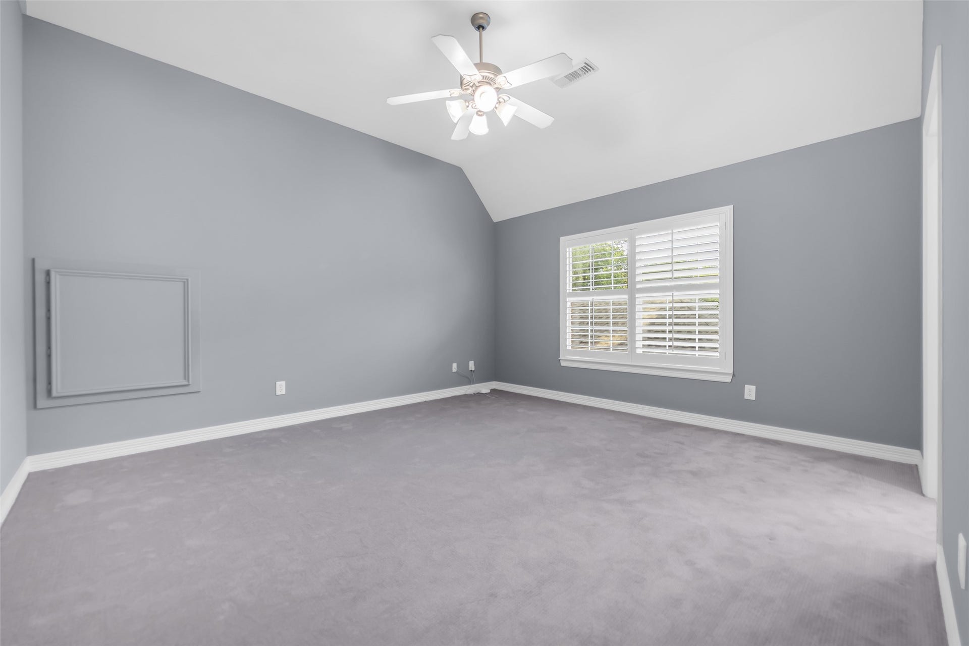8703 Stones Throw Lane, Missouri City, TX 77459 Upstairs bedroom 3 with carpet flooring, Plantation shutters and light-fan.
