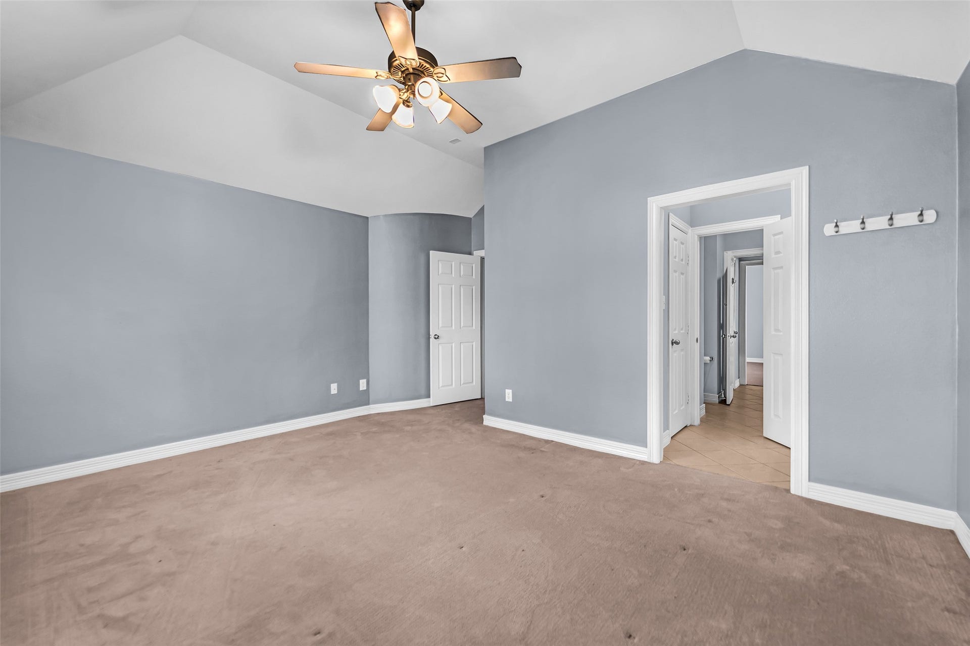 8703 Stones Throw Lane, Missouri City, TX 77459 Upstaires bedroom 4 with carpet flooring, Plantation shutters and light-fan.
