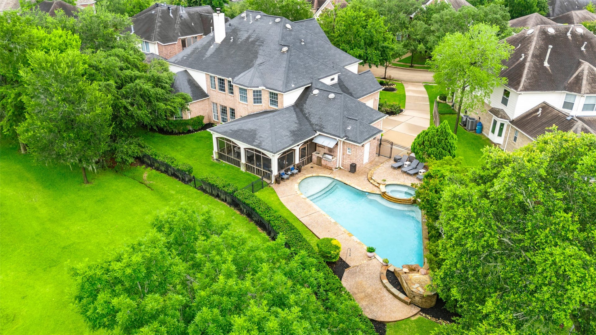 8703 Stones Throw Lane, Missouri City, TX 77459 Thoughtfully designed, inside and out!
