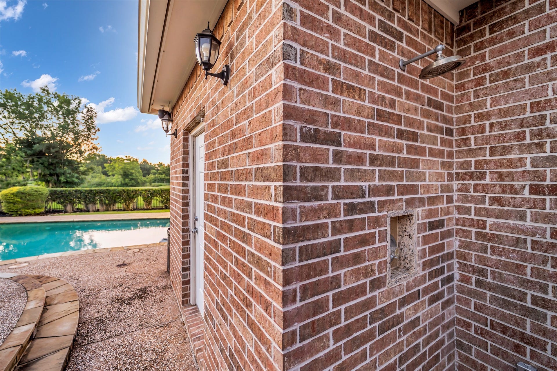 8703 Stones Throw Lane, Missouri City, TX 77459 A convenient outdoor shower!