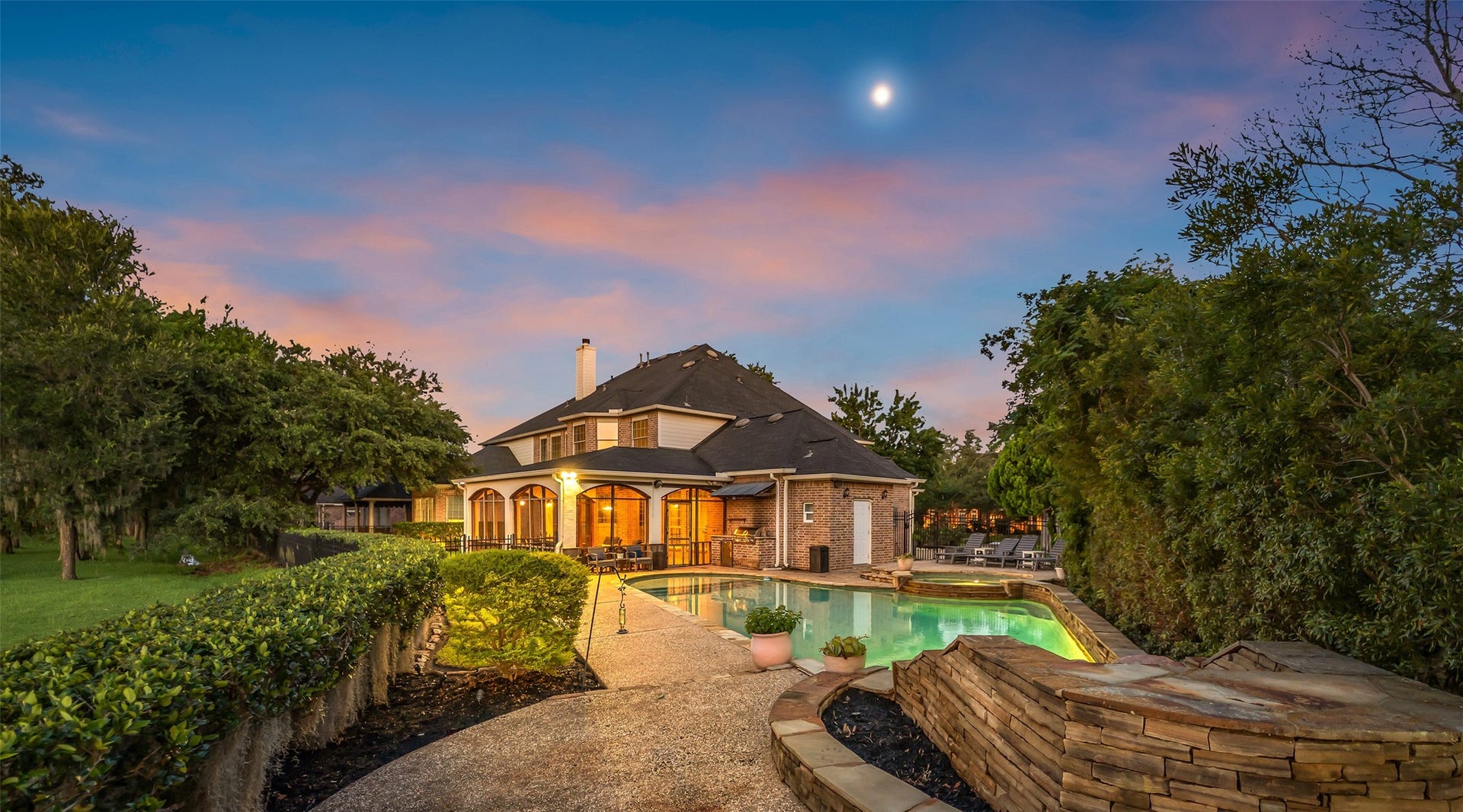 8703 Stones Throw Lane, Missouri City, TX 77459 An unbeatable place to call home!