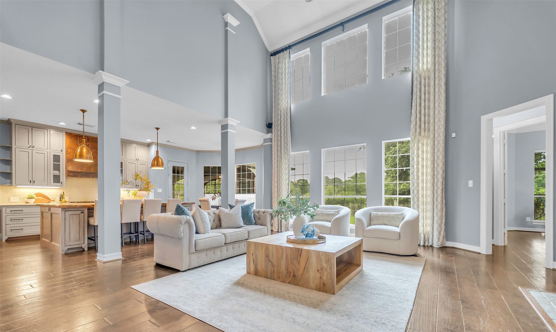 8703 Stones Throw Lane, Missouri City, TX 77459 A spectacular space with open floor plan, high ceilings, plenty of natural light and engineered wood flooring.