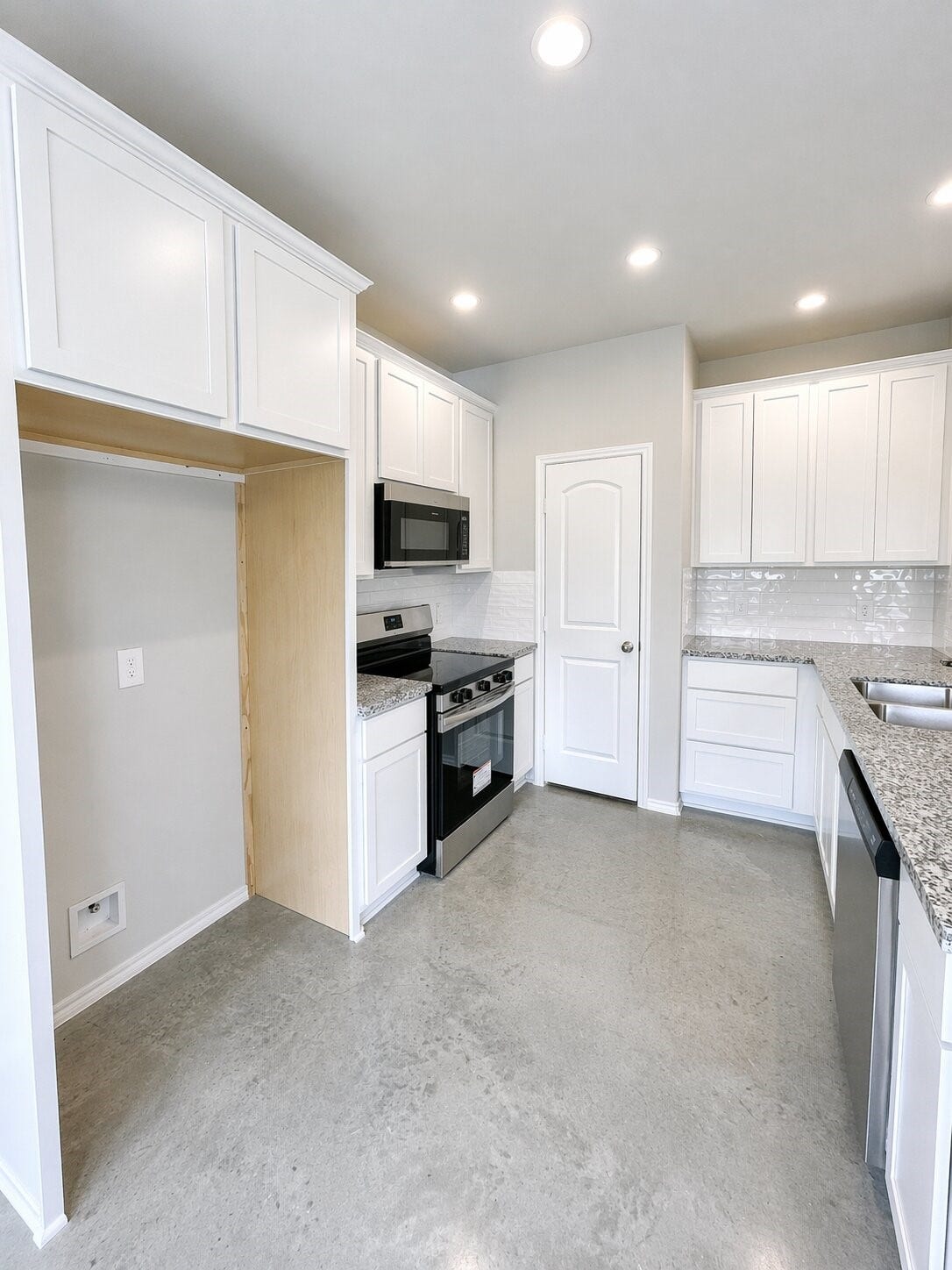 15622 Walnut Drive, Montgomery, TX 77356 ** Image is of a previous home.
