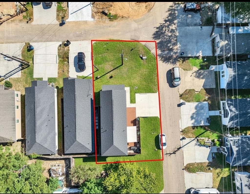 16984 W Juneau, Montgomery, TX 77316 Another view from above to appreciate the location and curb appeal- Vista de la altura aprecien la ubicacion estrategica de esta hermosa casa