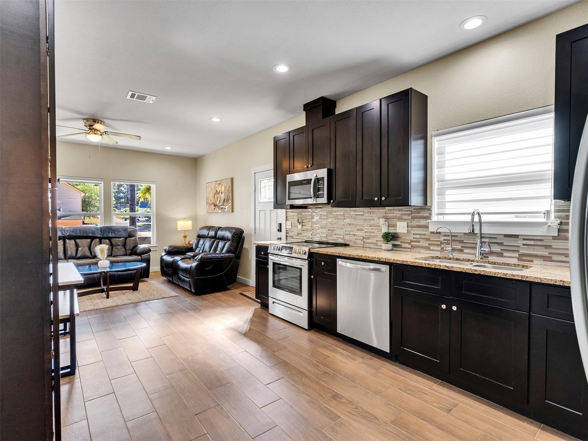 16984 W Juneau, Montgomery, TX 77316 16984 W Juneau, Montgomery, TX 77316