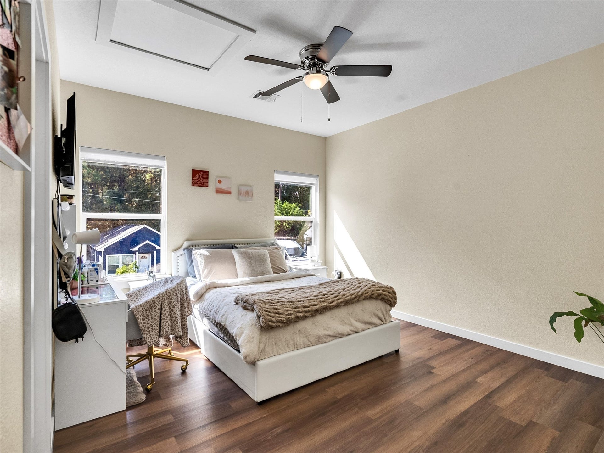 16984 W Juneau, Montgomery, TX 77316 Secondary bedroom upstairs- Cuarto secundario en el segundo piso
