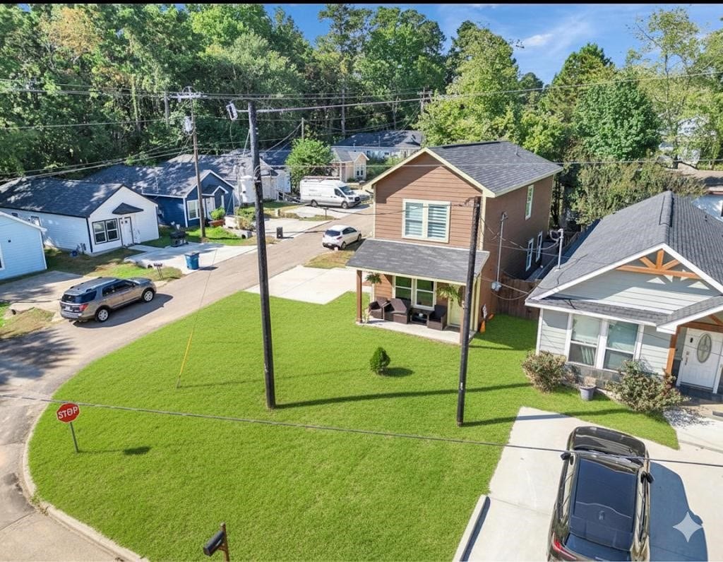 16984 W Juneau, Montgomery, TX 77316 Corner lot- Ubicada en la esquina mas linda de Lake Conroe Village