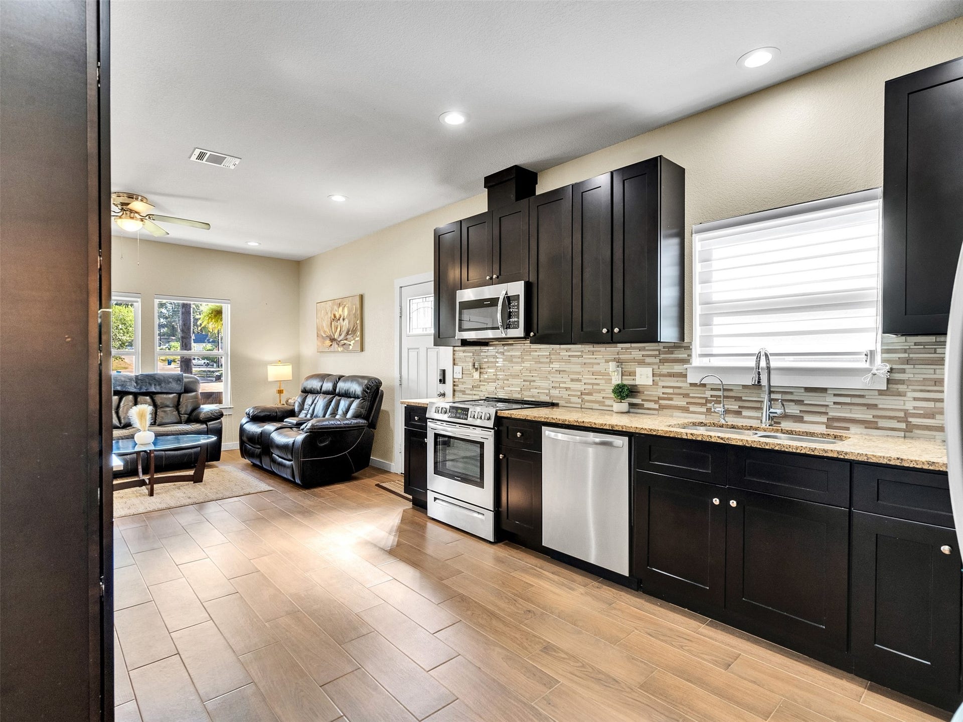 16984 W Juneau, Montgomery, TX 77316 16984 W Juneau, Montgomery, TX 77316