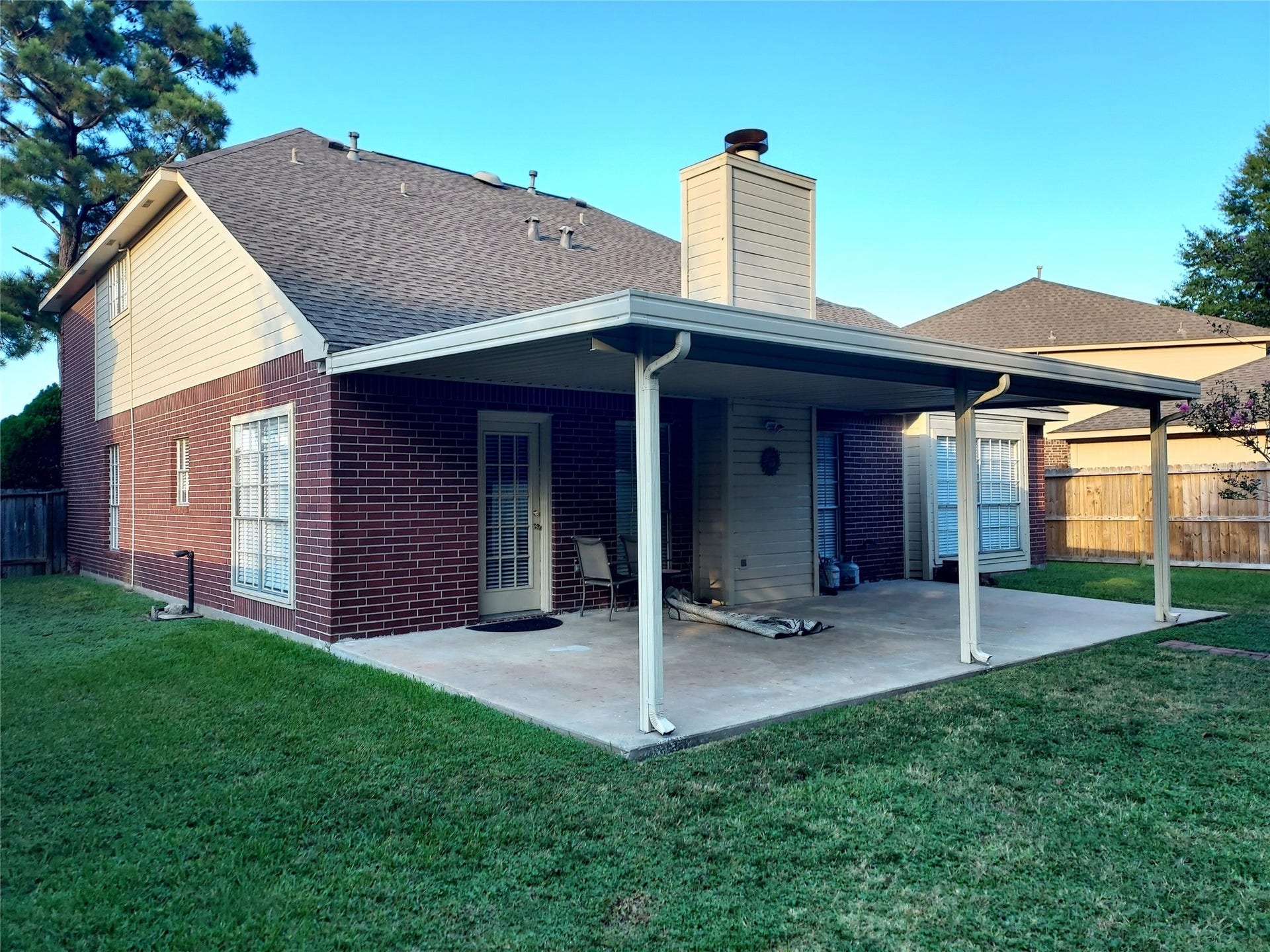 10611 Vandercroft Court, Houston, TX 77070 Large covered patio