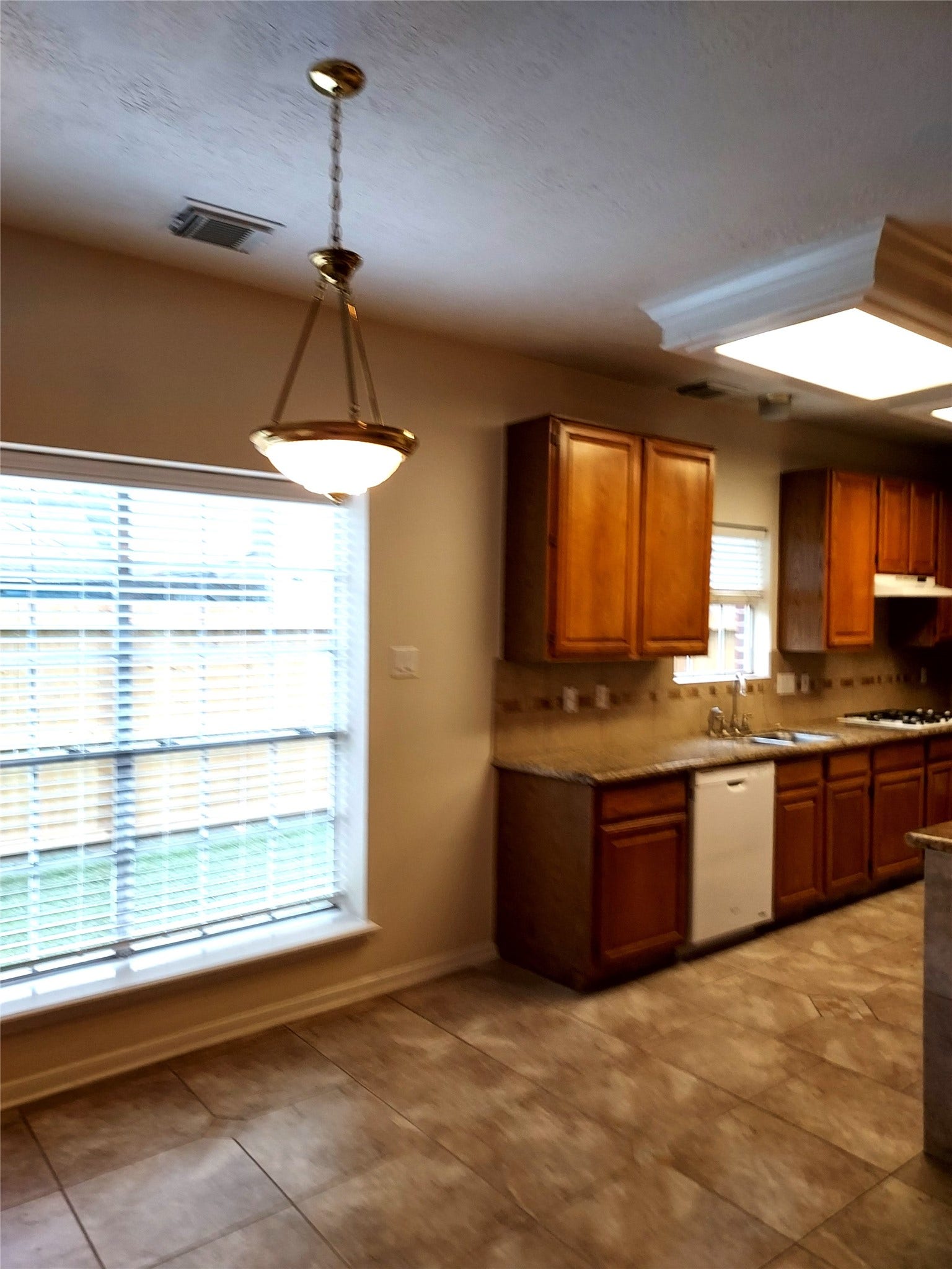 10611 Vandercroft Court, Houston, TX 77070 Breakfast room /kitchen