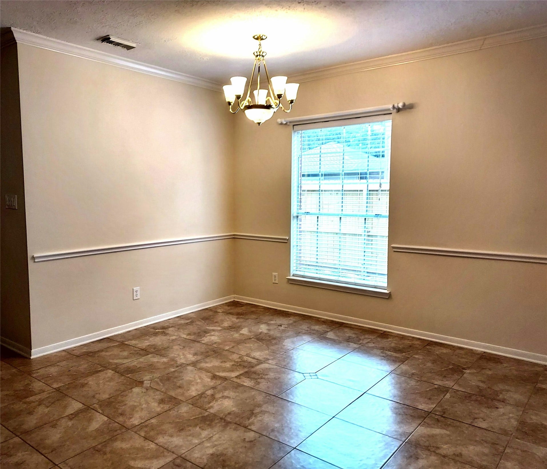 10611 Vandercroft Court, Houston, TX 77070 Dinner room