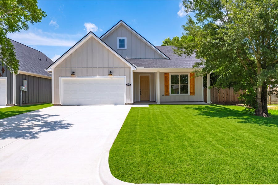 Property photo for 2408 28th Ave N, Texas City, TX
