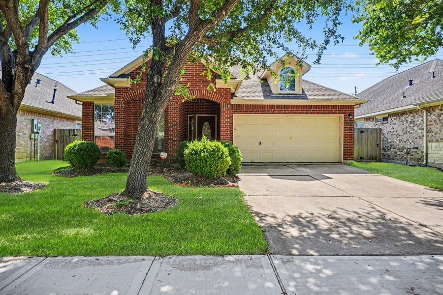 Property photo for 2809 Morning Brook Way, Pearland, TX