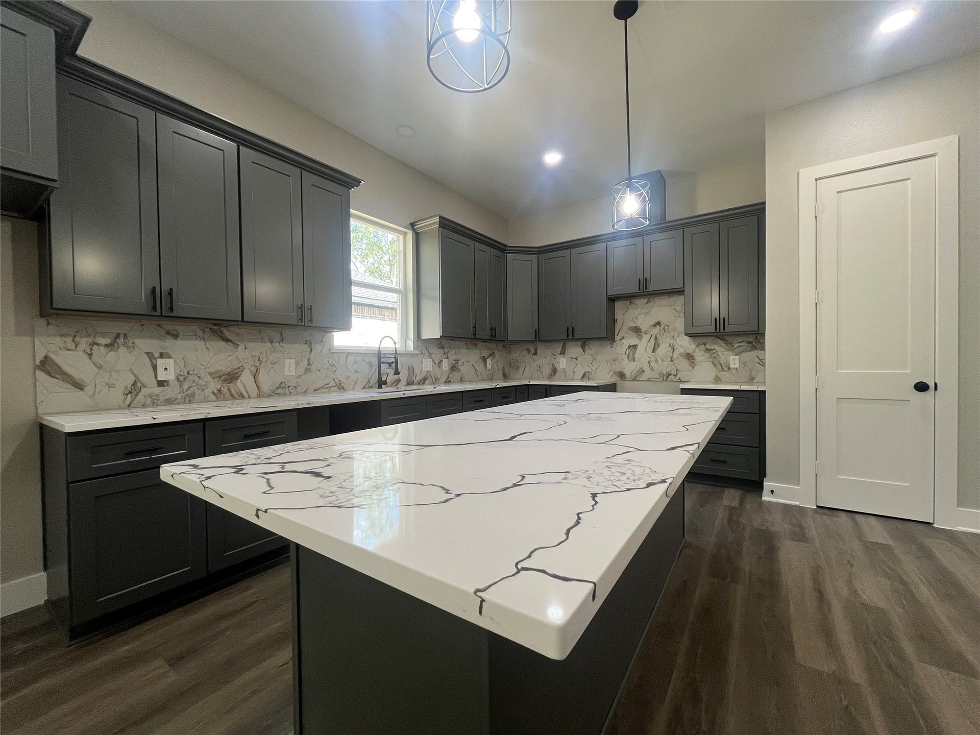 28807 Champion Oaks Dr, Magnolia, TX 77354 28807 Champion Oak kitchen island