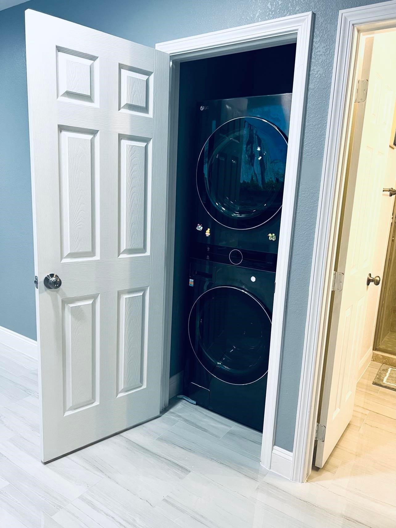 6105 Larrycrest Drive, Pearland, TX 77584 Garage Apartment Laundry Closet (appliances included)