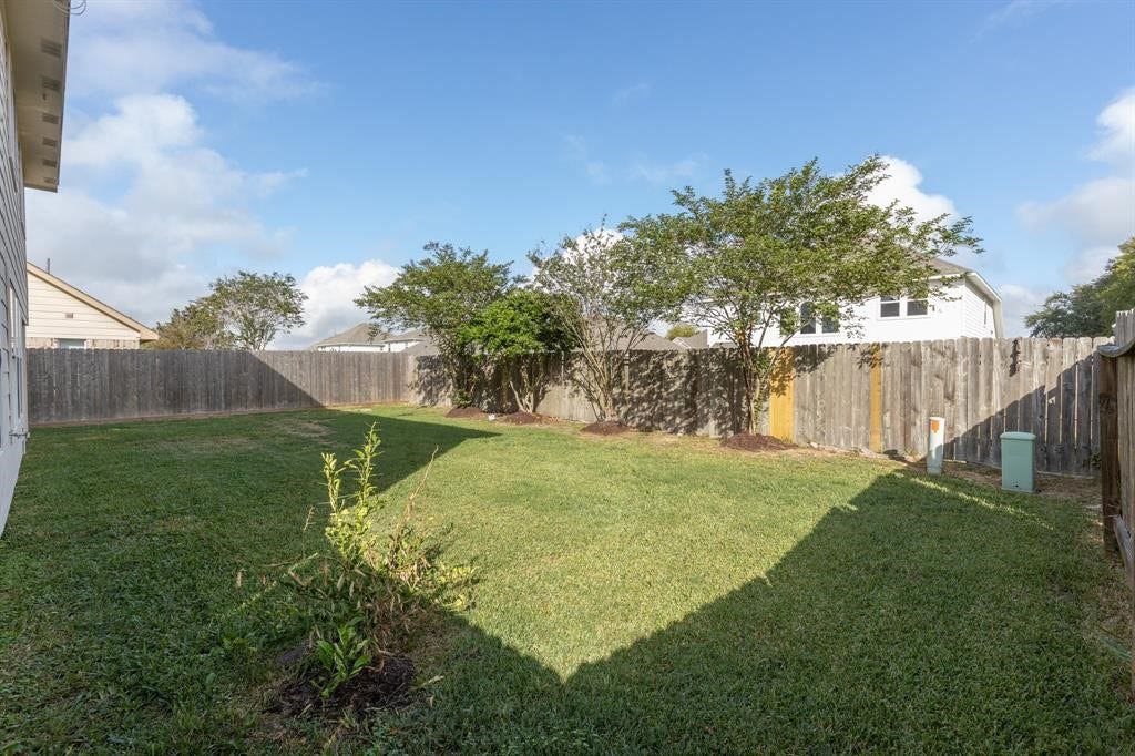 6105 Larrycrest Drive, Pearland, TX 77584 Backyard