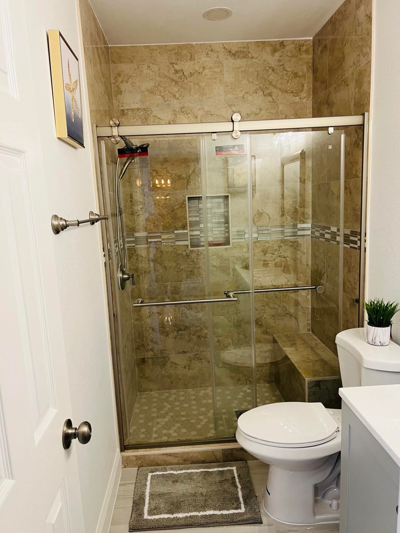 6105 Larrycrest Drive, Pearland, TX 77584 Garage Apartment Bathroom