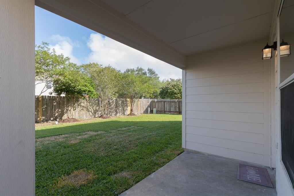 6105 Larrycrest Drive, Pearland, TX 77584 Covered Patio