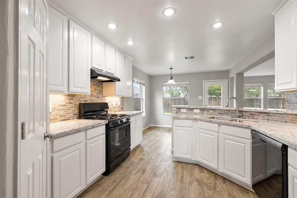 6105 Larrycrest Drive, Pearland, TX 77584 Kitchen