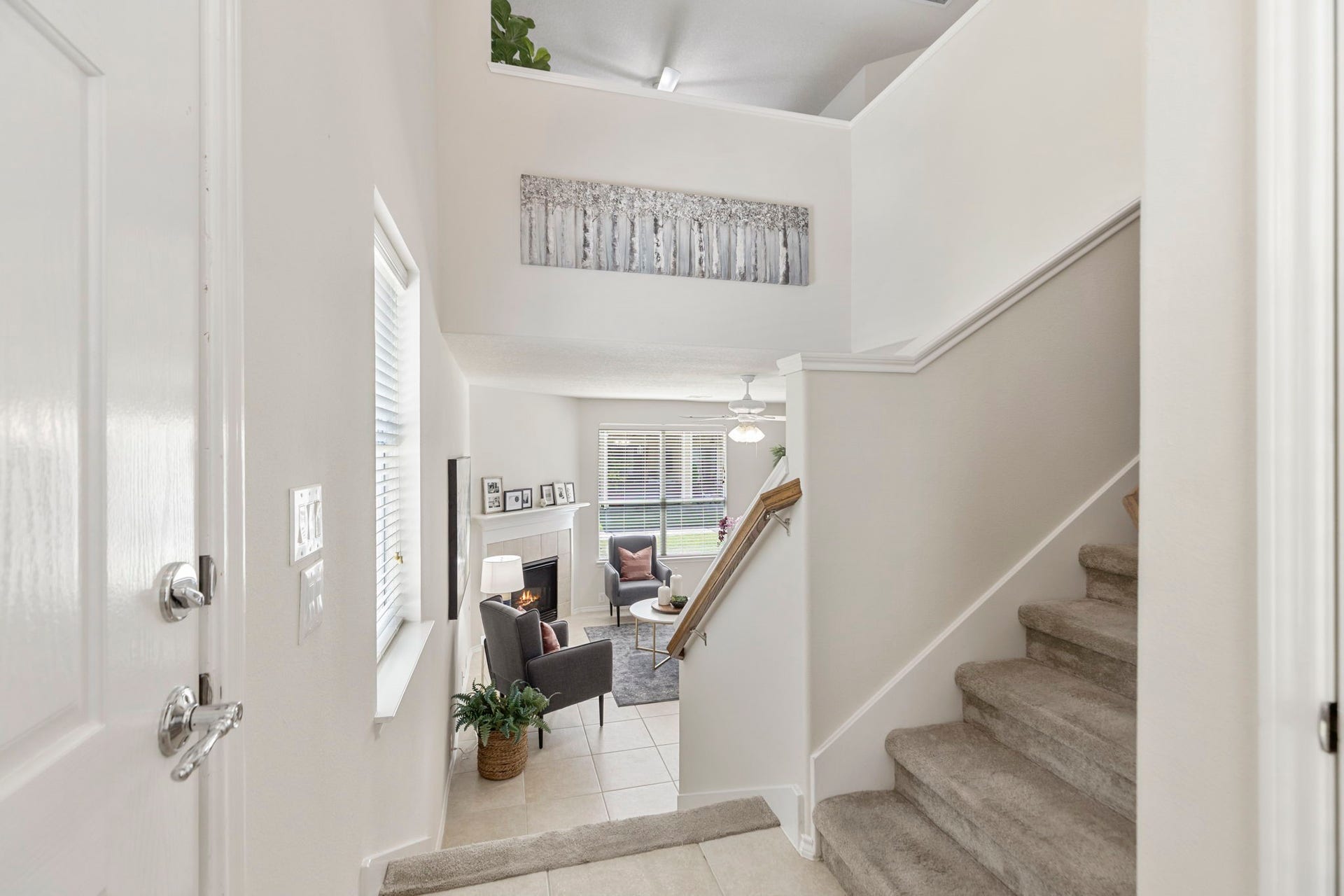 13600 Breton Ridge Street, #11A, Houston, TX 77070 Your guests and family will be pleasantly greeted in the foyer with a soaring ceiling and views of the open living area. Welcome home!