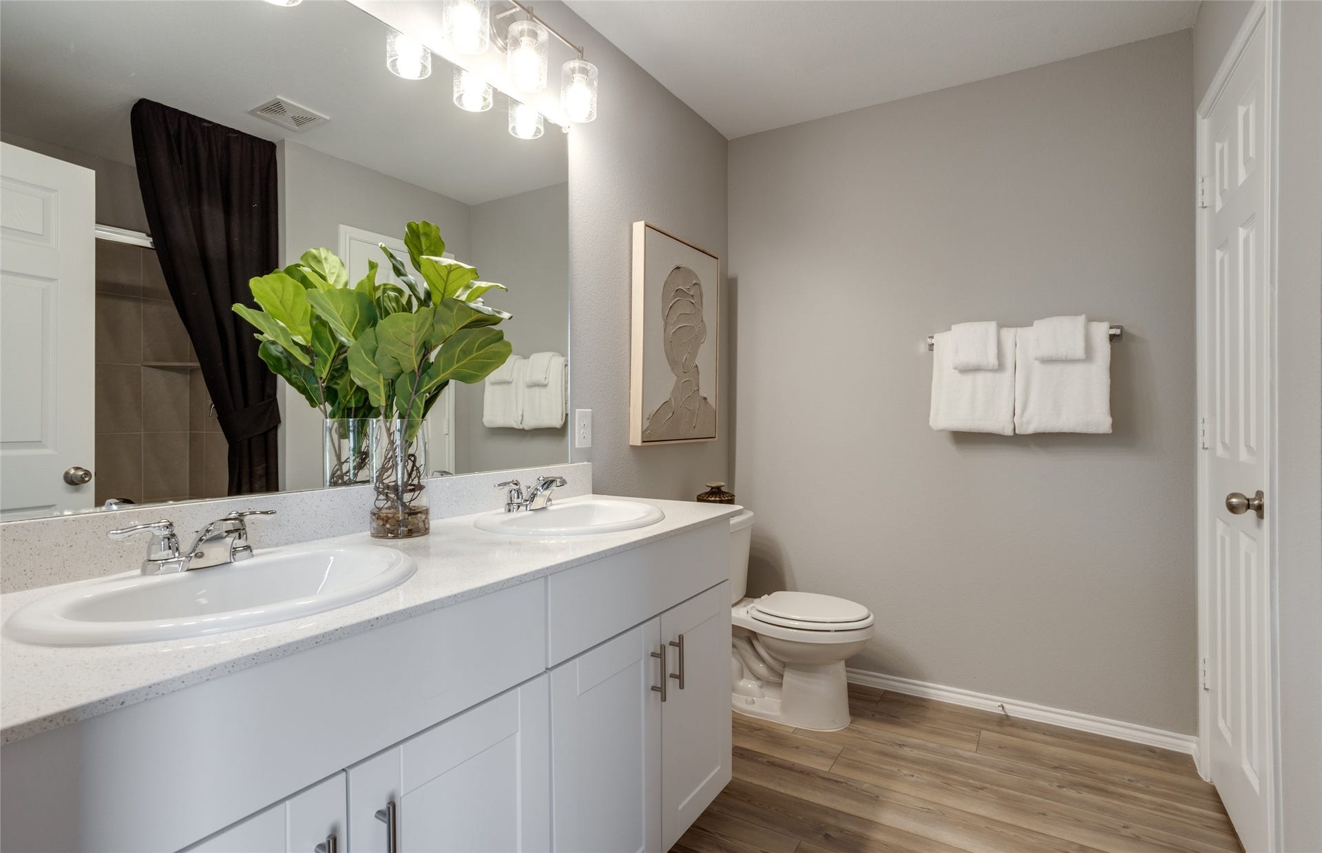926 Silver Buckle Lane, Montgomery, TX 77356 MODEL HOME images may NOT be consistent with the finished product.
